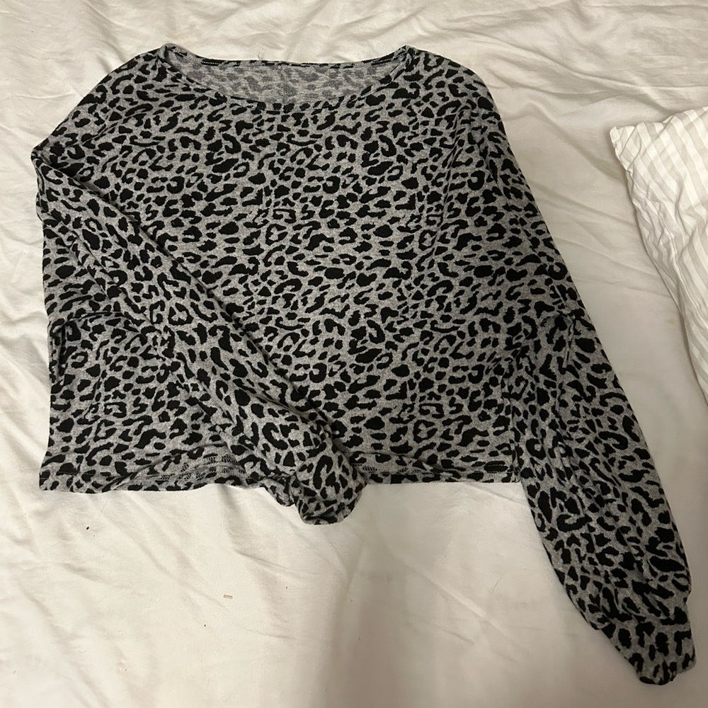 Long sleeve leopard print top